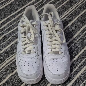 Nike Air Force 1 '07

Men's Shoes
